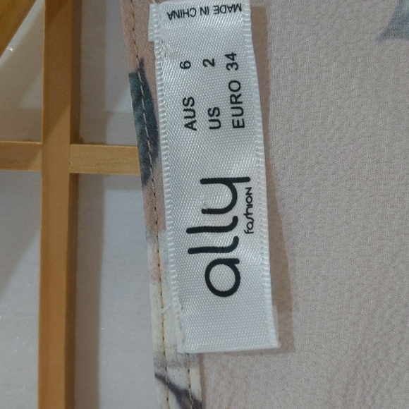 Ally fashion floral Bell sleeve top - Picture 3 of 4